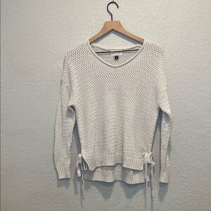 Universal Thread Cream V-Neck Tie Side Sweater Size XS